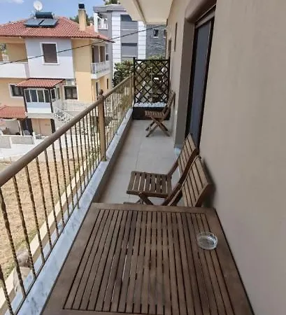 Theasis1 * Néos Marmarás