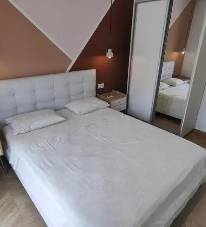 Theasis1 Néos Marmarás