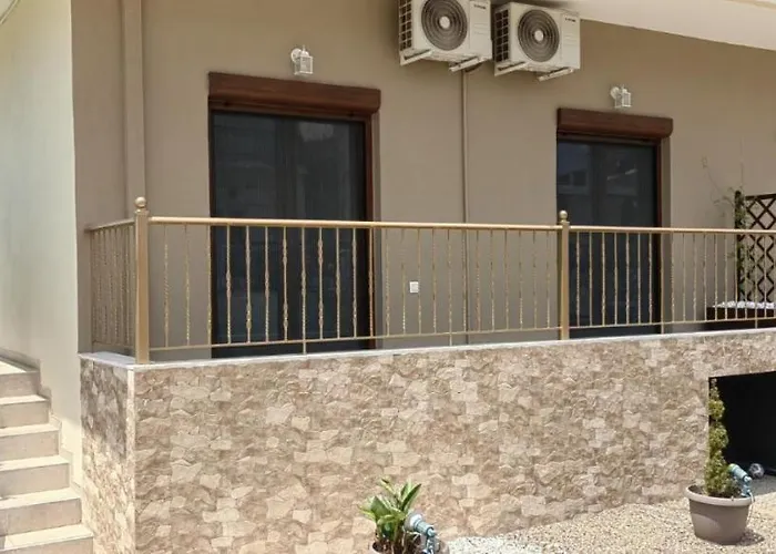 Theasis1 * Neos Marmaras