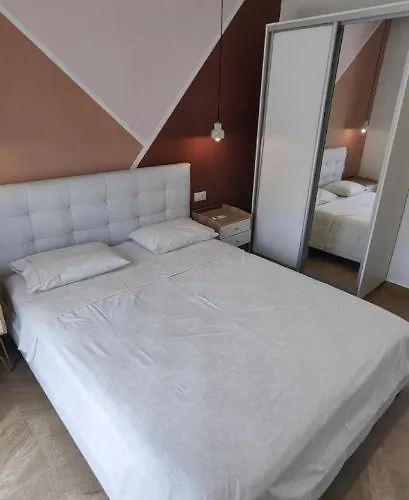 Theasis1 Neos Marmaras